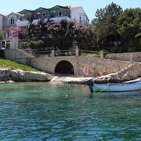 Martina شقة Zastražišće